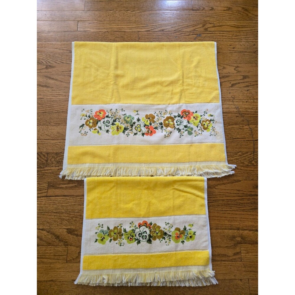 1970's JC Penny 2pc Fashion Manor Yellow Pansy Fringed Bath Hand Wash Towel Set